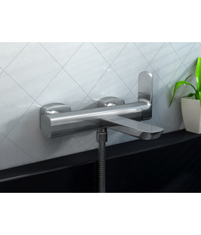 Смеситель для ванны и душа KOHLMAN FOXAL CHROME настенный с изливом (KPL-QW110F)