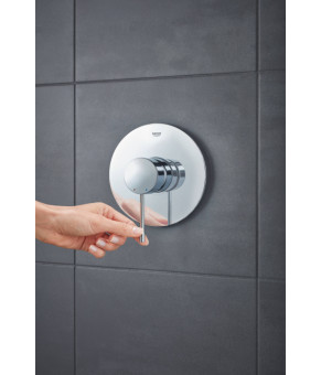 Смеситель Grohe Essence 24057001